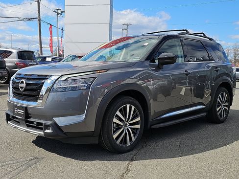 Certified 2022 Nissan Pathfinder Platinum w/ Lighting Package (N93) AWD/4WD image 3