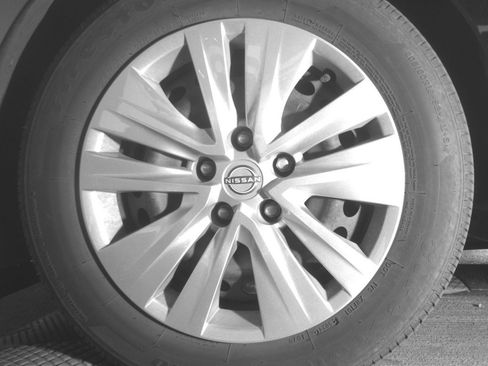Used 2025 Nissan Sentra S FWD image 14