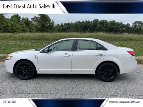 Used 2010 Lincoln MKZ image 1