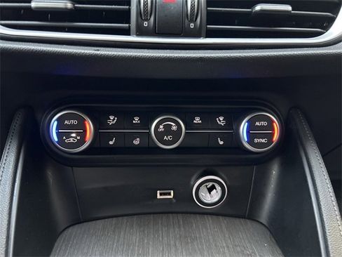 Used 2022 Alfa Romeo Stelvio Ti image 32