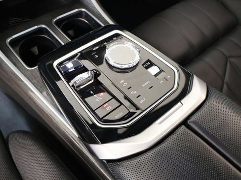 Used 2023 BMW 740i RWD image 9