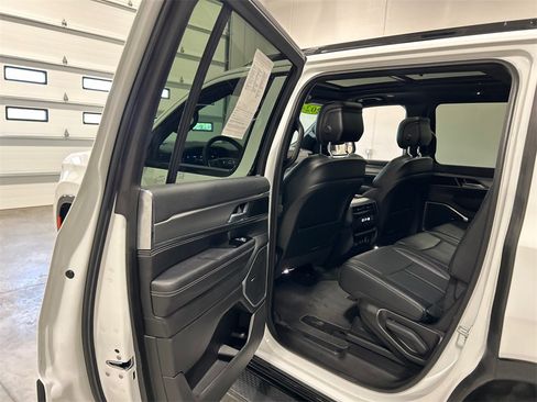 Used 2024 Jeep Wagoneer Series II image 31