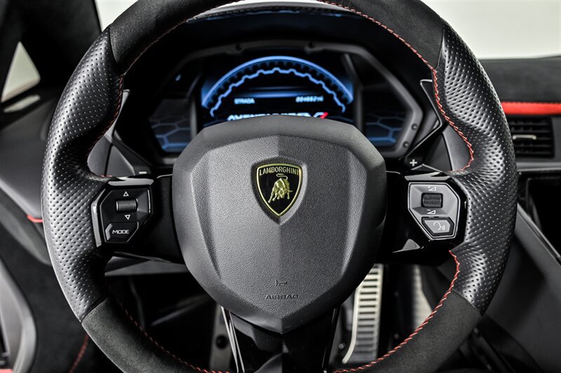 Used 2019 Lamborghini Aventador SVJ AWD/4WD image 41