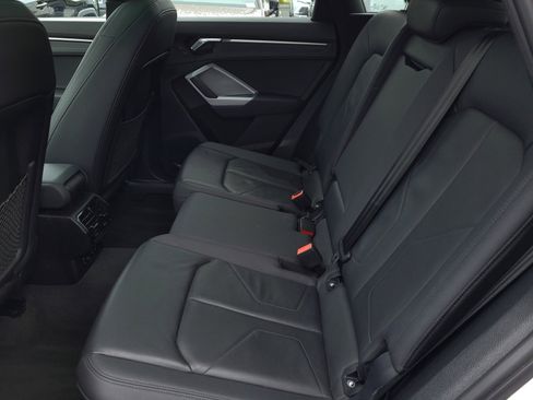 Used 2024 Audi Q3 2.0T Premium image 11