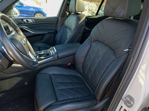 Used 2024 BMW X5 xDrive50e AWD/4WD image 21