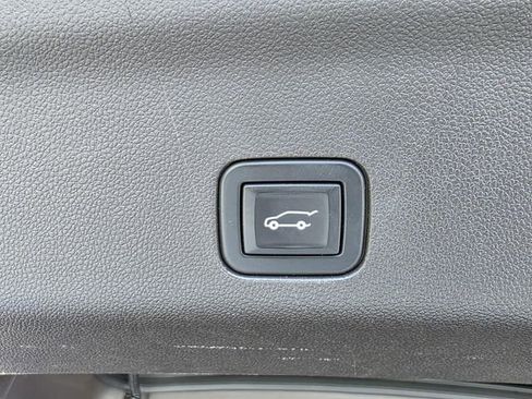 Used 2021 GMC Yukon Denali w/ Denali Premium Package AWD/4WD image 14
