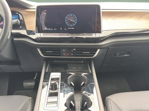 Used 2024 Volkswagen Atlas SE image 8