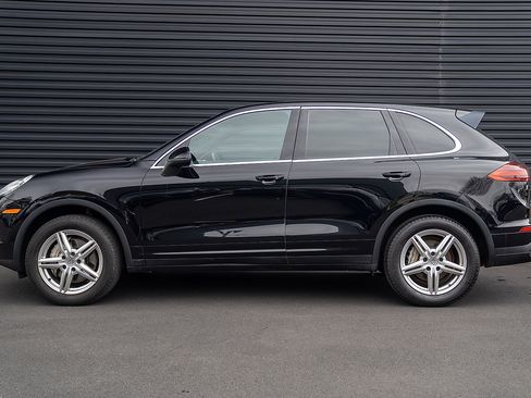Used 2017 Porsche Cayenne S AWD/4WD image 2