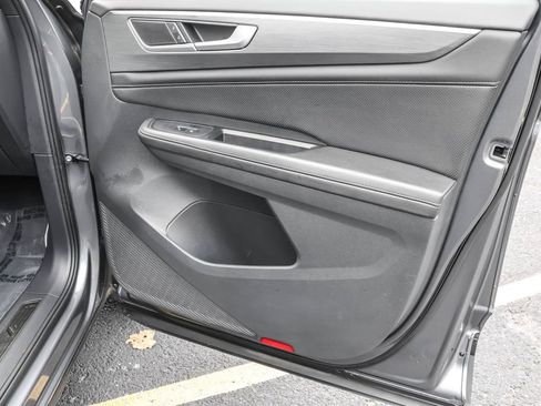 Certified 2024 Volkswagen Atlas Cross Sport SE image 38