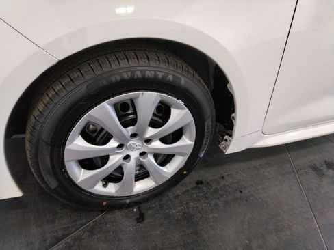 Used 2020 Toyota Corolla LE image 39