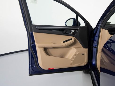New 2026 Porsche Macan image 17