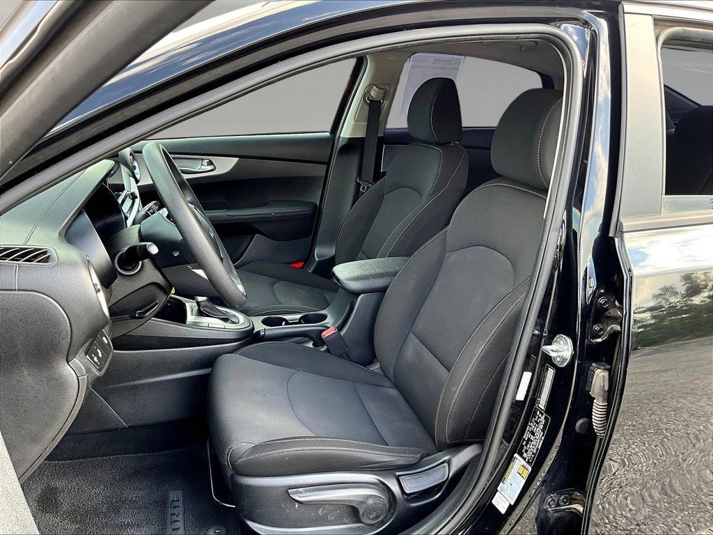 Used 2023 Kia Forte LXS w/ LXS Technology Package FWD image 23