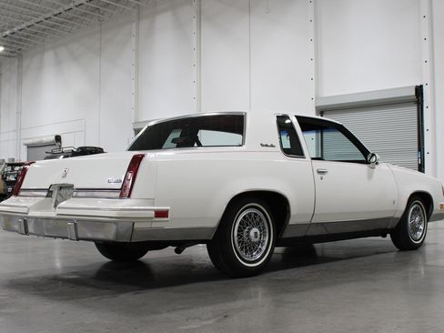 Used 1988 Oldsmobile Cutlass Supreme Classic Brougham RWD image 23