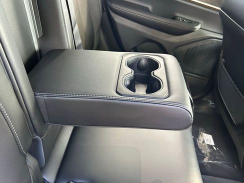 New 2025 Jeep Grand Cherokee Limited w/ Black Appearance Package image 40