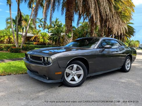 Used 2009 Dodge Challenger R/T image 8