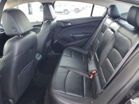 Used 2017 Chevrolet Cruze Premier image 31