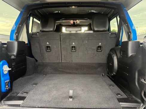 Used 2022 Jeep Wrangler Unlimited Rubicon 4xe w/ Cold Weather Group AWD/4WD image 7