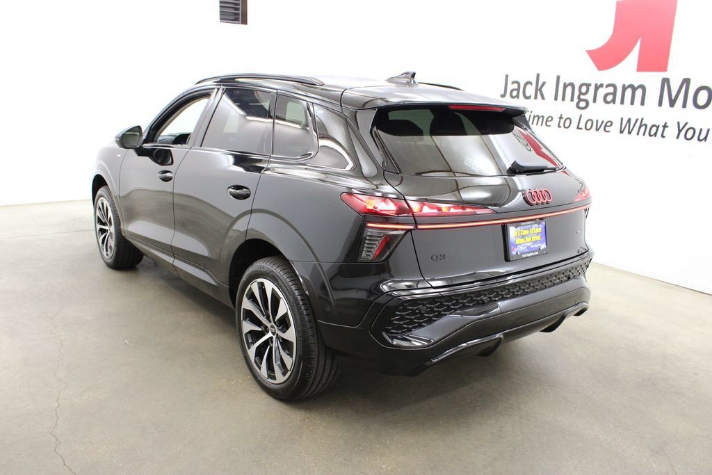 New 2026 Audi Q3 quattro 2.0T AWD/4WD image 3