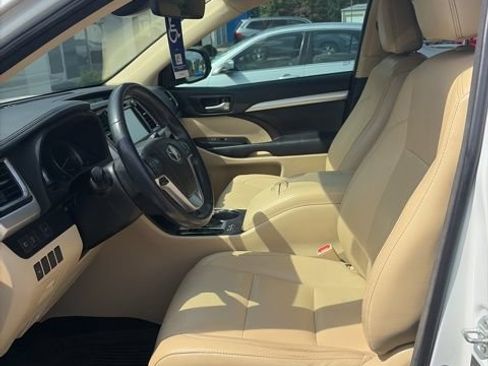 Used 2018 Toyota Highlander XLE FWD image 15
