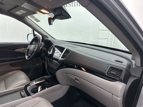 Used 2017 Honda Pilot Touring image 31