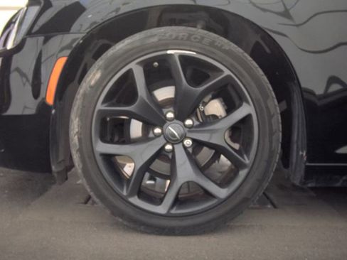Used 2022 Chrysler 300 Touring w/ Sport Appearance Package RWD image 10