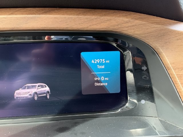 Used 2025 Volkswagen Atlas SE FWD image 16