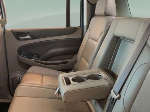 Used 2019 Chevrolet Suburban LT RWD image 31