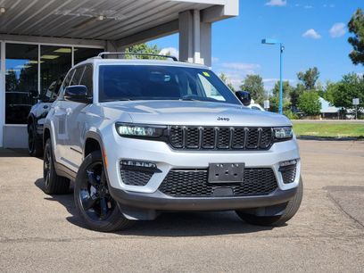 Used 2025 Jeep Grand Cherokee Limited w/ Black Appearance Package
