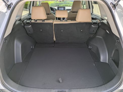 Used 2020 Toyota RAV4 LE FWD image 11