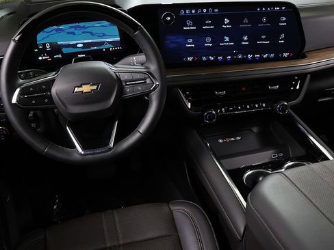 Used 2025 Chevrolet Tahoe High Country AWD/4WD image 17