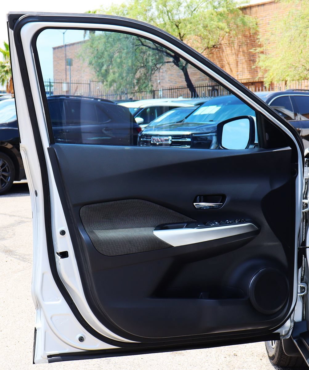 Used 2018 Nissan Kicks SV FWD image 36