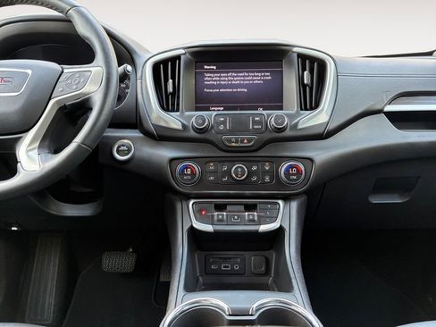 Used 2024 GMC Terrain SLT w/ Infotainment Package II FWD image 11
