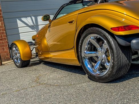 Used 2002 Chrysler Prowler image 29
