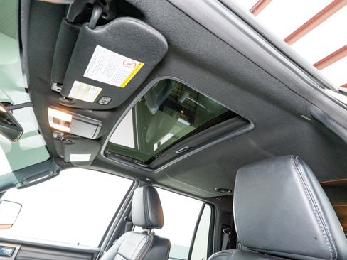 Used 2017 Ford Expedition Platinum image 18