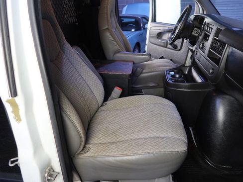 Used 2009 Chevrolet Express 2500 image 13