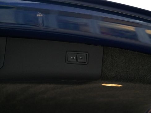 Used 2023 Bentley Bentayga image 47