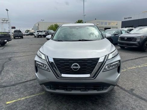 Used 2023 Nissan Rogue SV AWD/4WD image 3