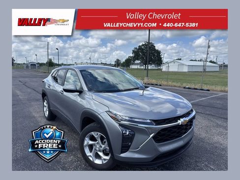 Used 2024 Chevrolet Trax LS w/ LS Convenience Package FWD image 1