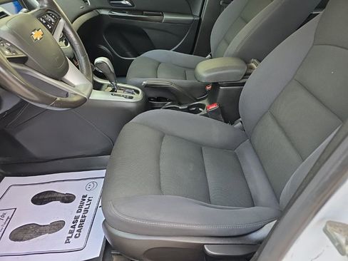 Used 2014 Chevrolet Cruze LT image 15