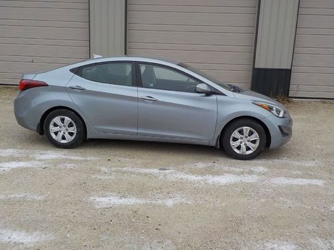 Used 2016 Hyundai Elantra SE image 4