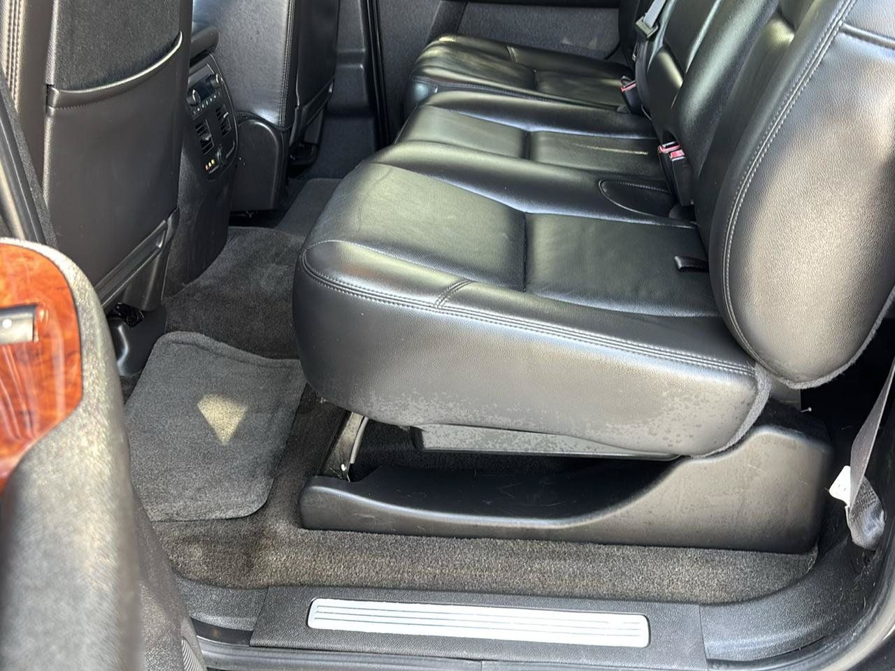 Used 2011 Chevrolet Avalanche LTZ AWD/4WD image 33