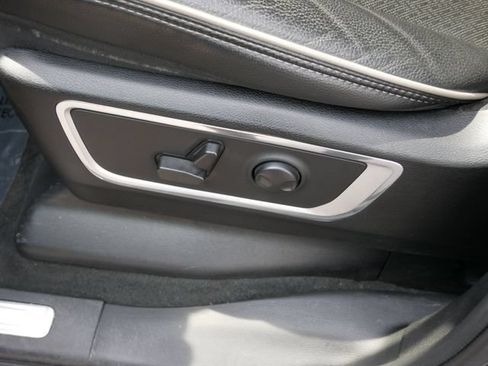Used 2022 RAM 1500 Laramie AWD/4WD image 18