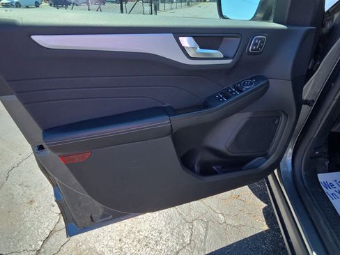 Used 2025 Ford Escape Platinum AWD/4WD image 18
