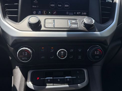 Used 2023 GMC Acadia SLT FWD image 19