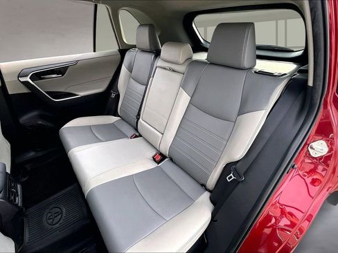 Used 2023 Toyota RAV4 XLE Premium image 22