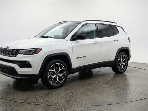 Used 2025 Jeep Compass Limited image 3