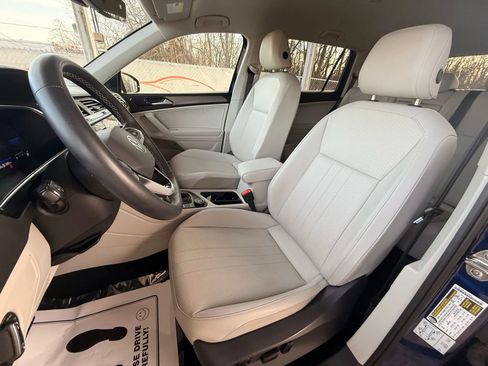 Used 2022 Volkswagen Tiguan SE image 16