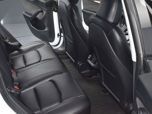 Used 2023 Tesla Model 3 Standard Range image 11