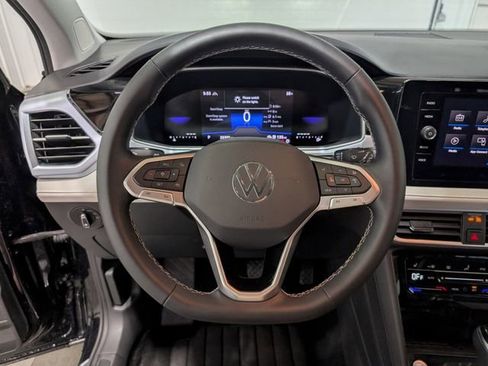 Used 2025 Volkswagen Taos SE image 15