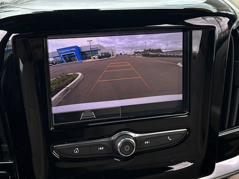 Used 2022 Chevrolet Traverse LS FWD image 27